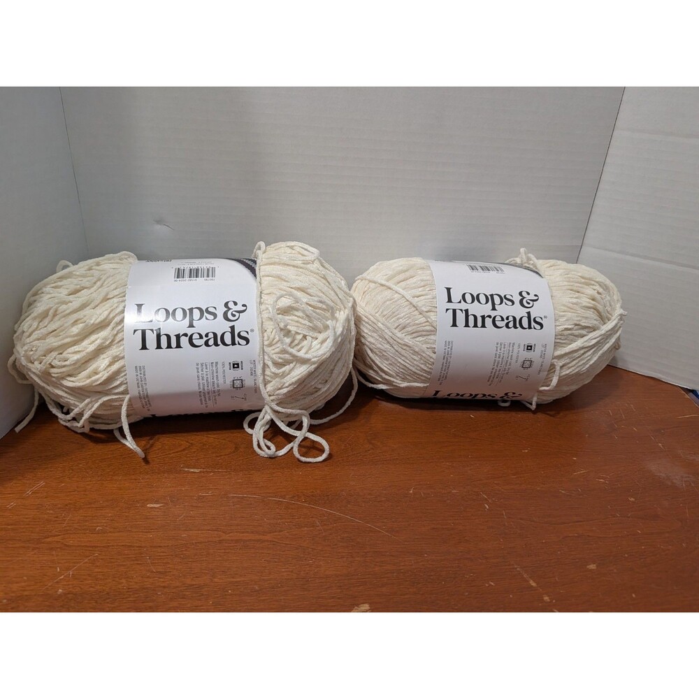 Loops And Threads Perite Purl Cream 2 Skeins 537 Yards Each Skein. 4 Medium